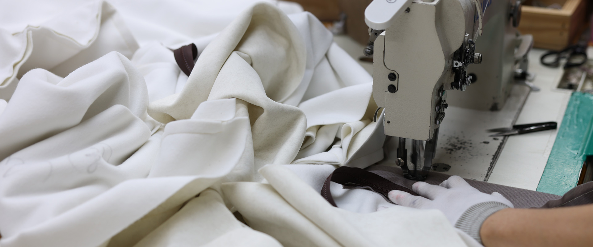 슬라이드 이미지 2